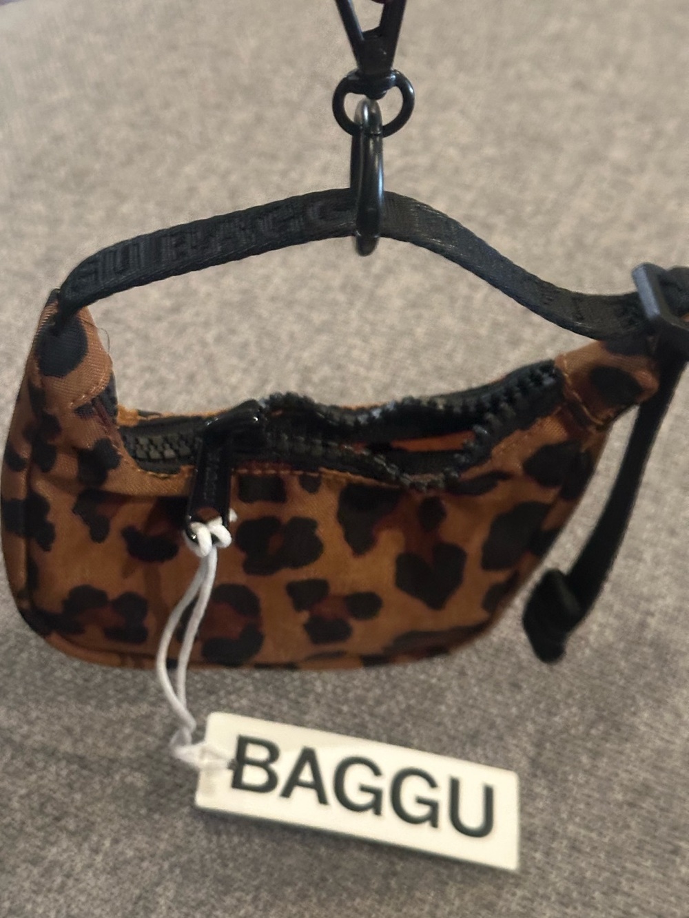 New! BAGGU crescent bag charm in leopard NWT - Picture 16 of 16